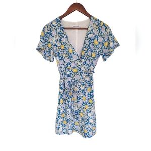 Garden Party Urban Revivo Floral Wrap Dress in Blue and Yellow With Daisy Print